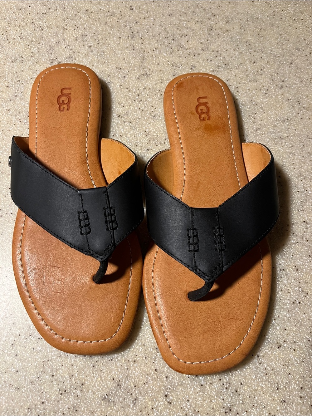 UGG Women’s Black and Tan Leather Toe-Post Sandals
